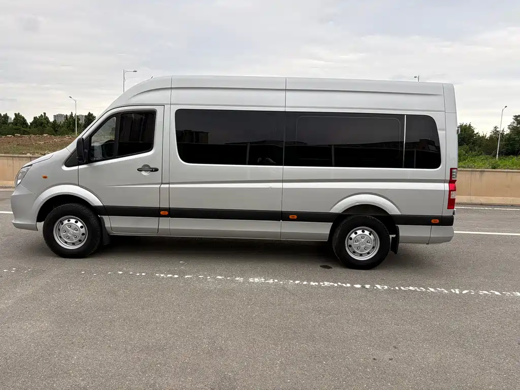 Toano 2.5 T Manual Highway Plus LWB Mid Roof 6 7-seat4 J25 TC3