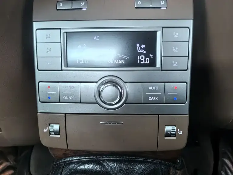 Volkswagen Phaeton 3.6 L V6 5-seat Extended Comfort