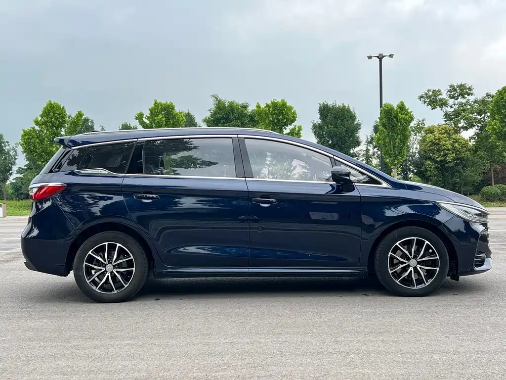 Song MAX 1.5 T Auto Connected Distinguished 7-seat