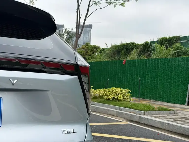Geely Boyue L 2.0 TD DCT Distinguished