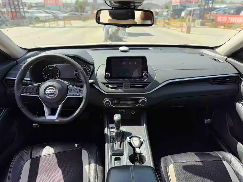 Teana Facelift 2.0 L XL Upper Smart Travel