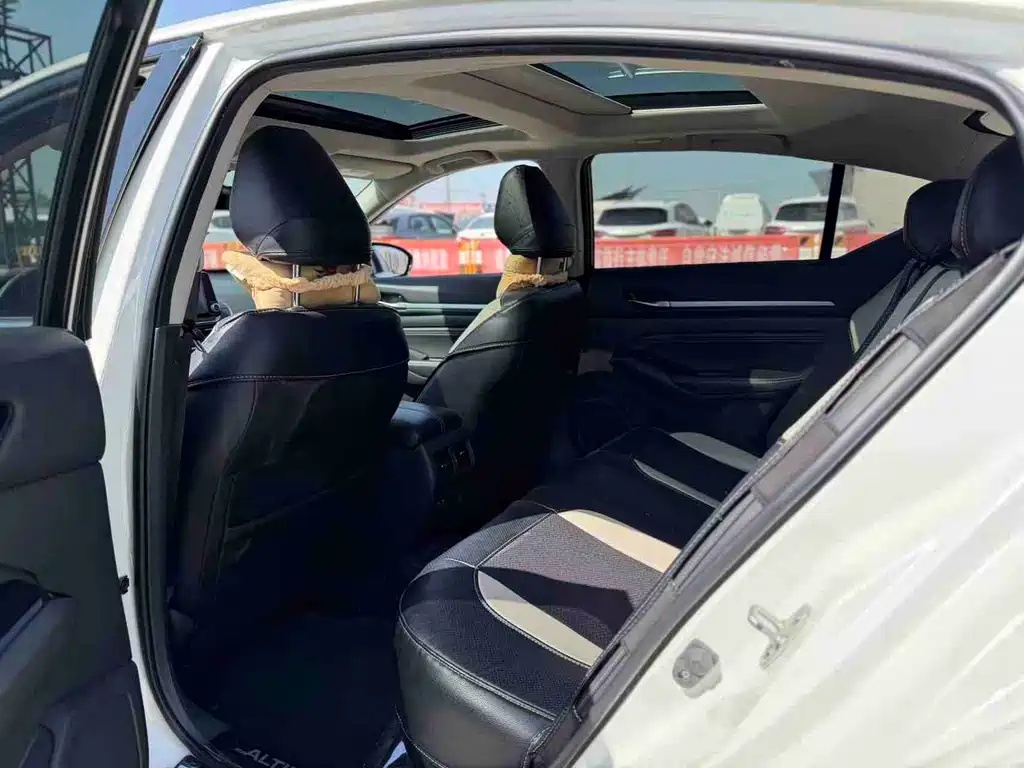 Teana Facelift 2.0 L XL Upper Smart Travel