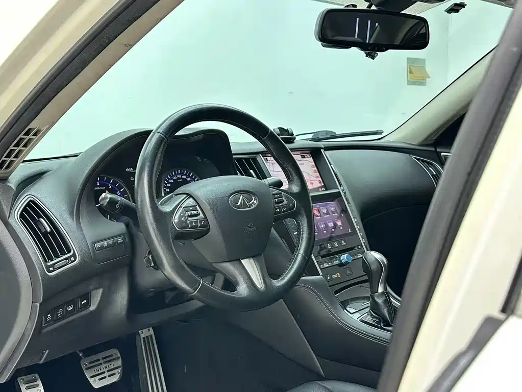 Infiniti Q50 L 2.0 T Luxury