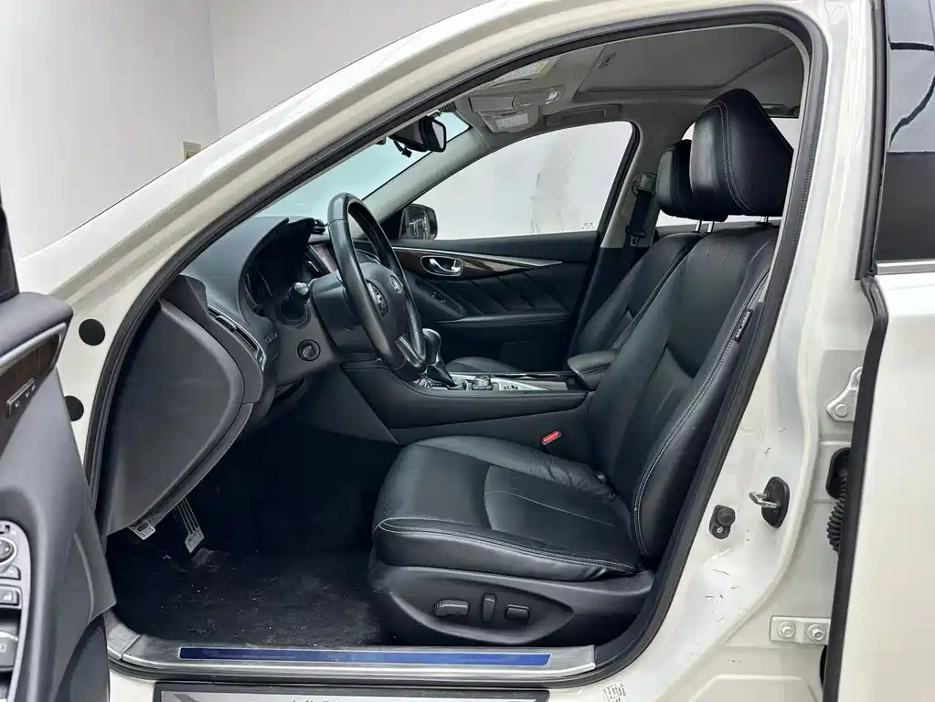 Infiniti Q50 L 2.0 T Luxury