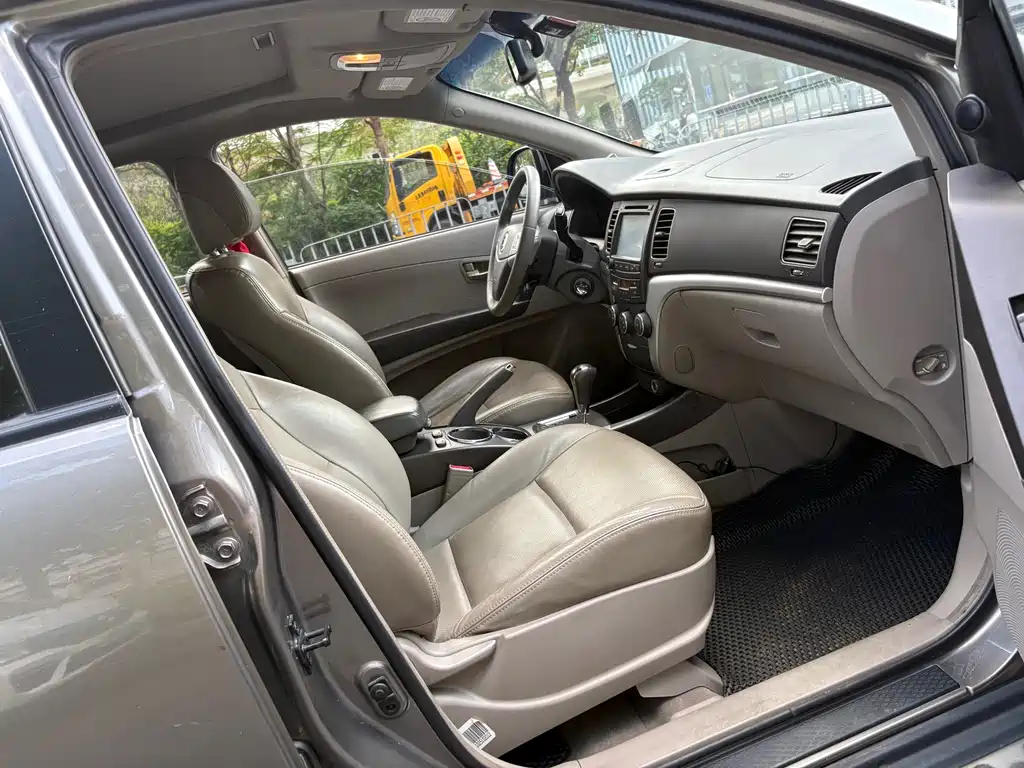 Korando 2.0 T Diesel 2 WD Auto Luxury Navigation