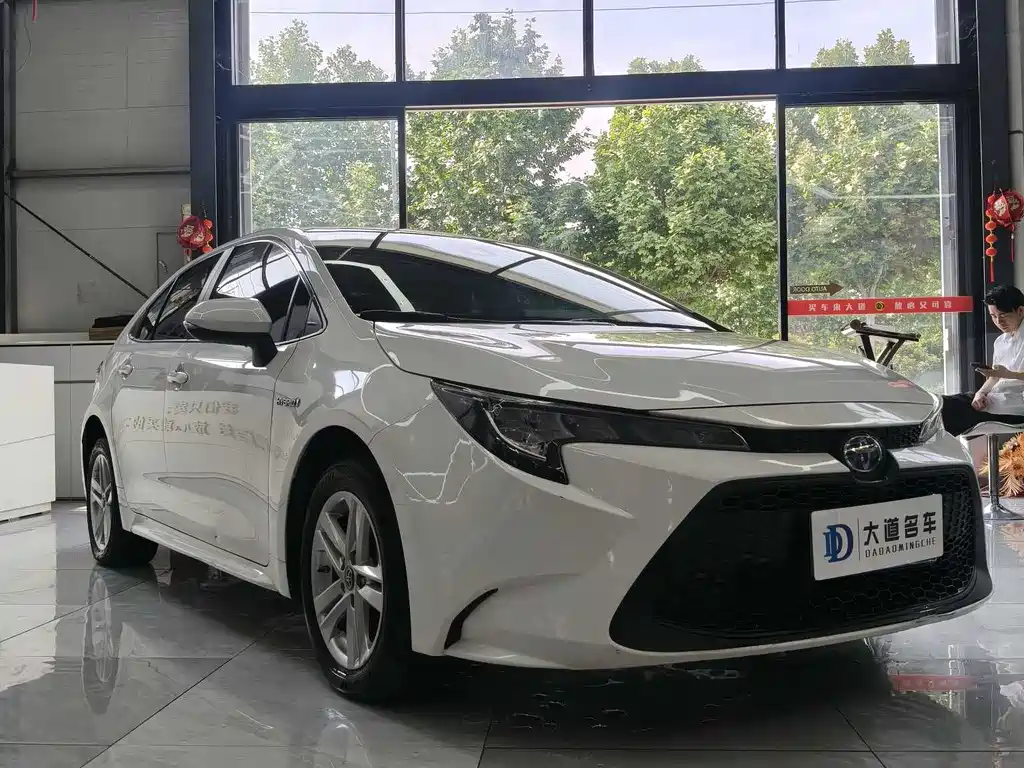 Levin Dual Engine 1.8 H E-CVT Leading