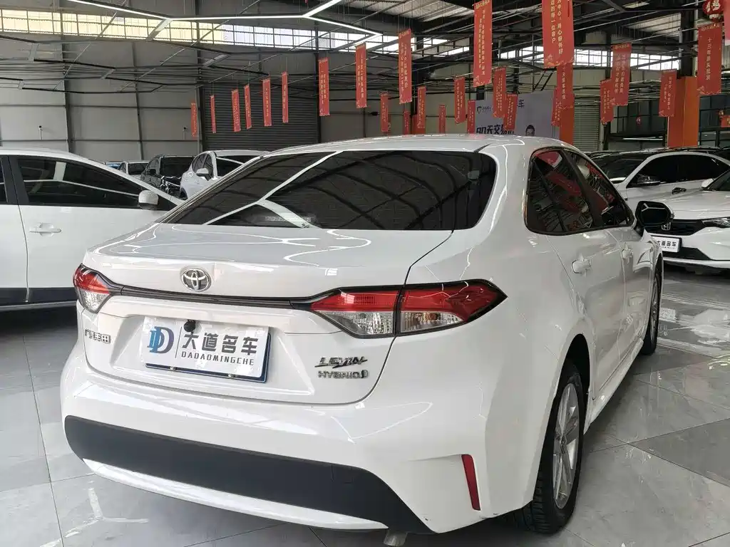 Levin Dual Engine 1.8 H E-CVT Leading