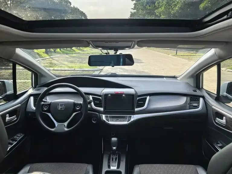 Honda Jade 210 TURBO CVT Style 5-seat