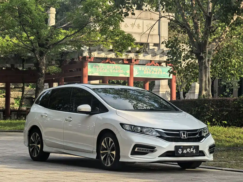Jade 210 TURBO CVT Style 5-seat
