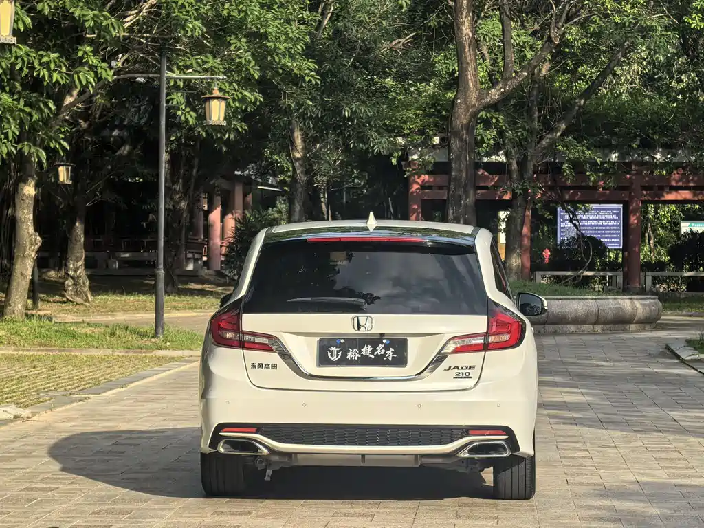 Jade 210 TURBO CVT Style 5-seat