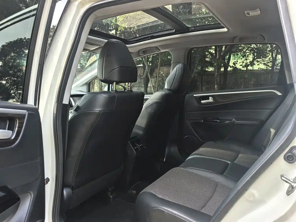 Jade 210 TURBO CVT Style 5-seat