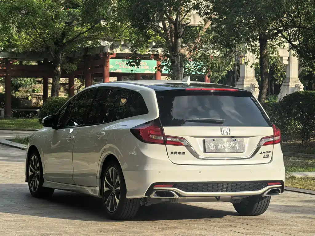 Jade 210 TURBO CVT Style 5-seat