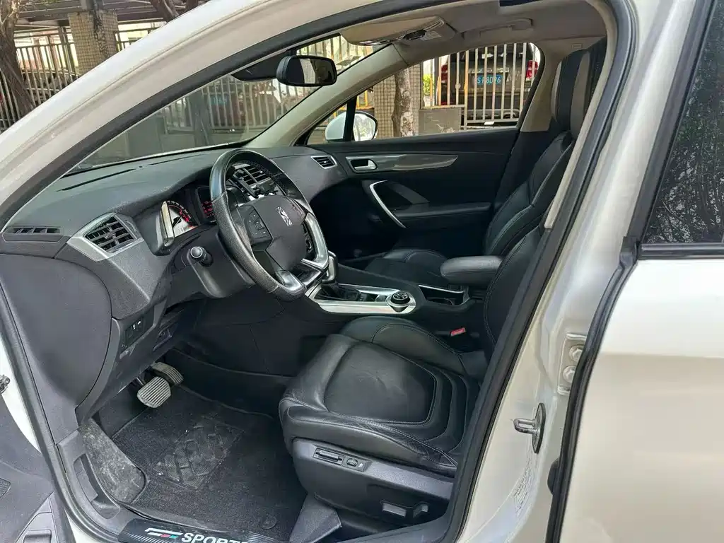 DS 6 1.6 T Luxury THP160