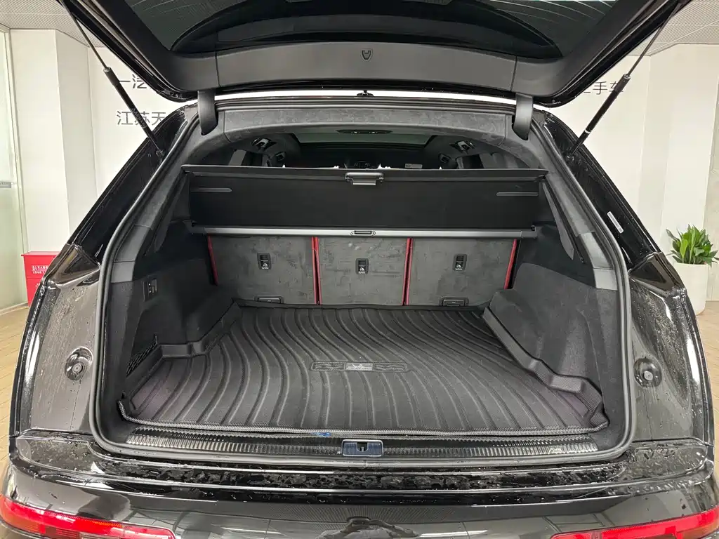 Audi SQ7 4.0 TFSI Dark Night Knight