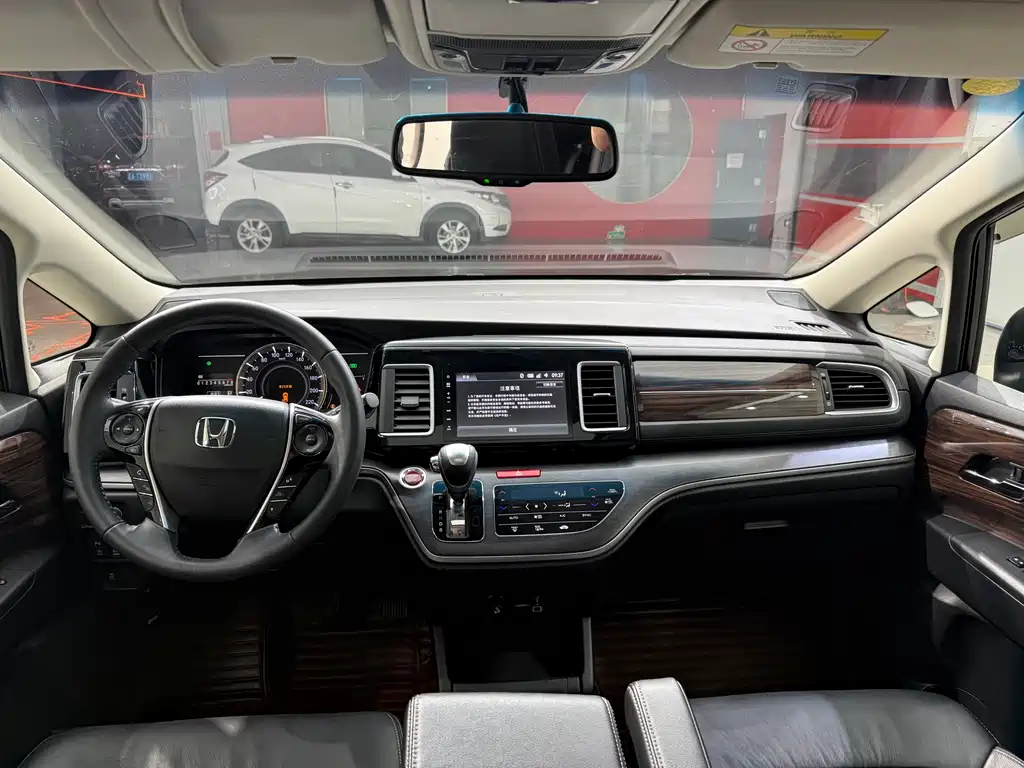 Elysion 2.4 L Luxury