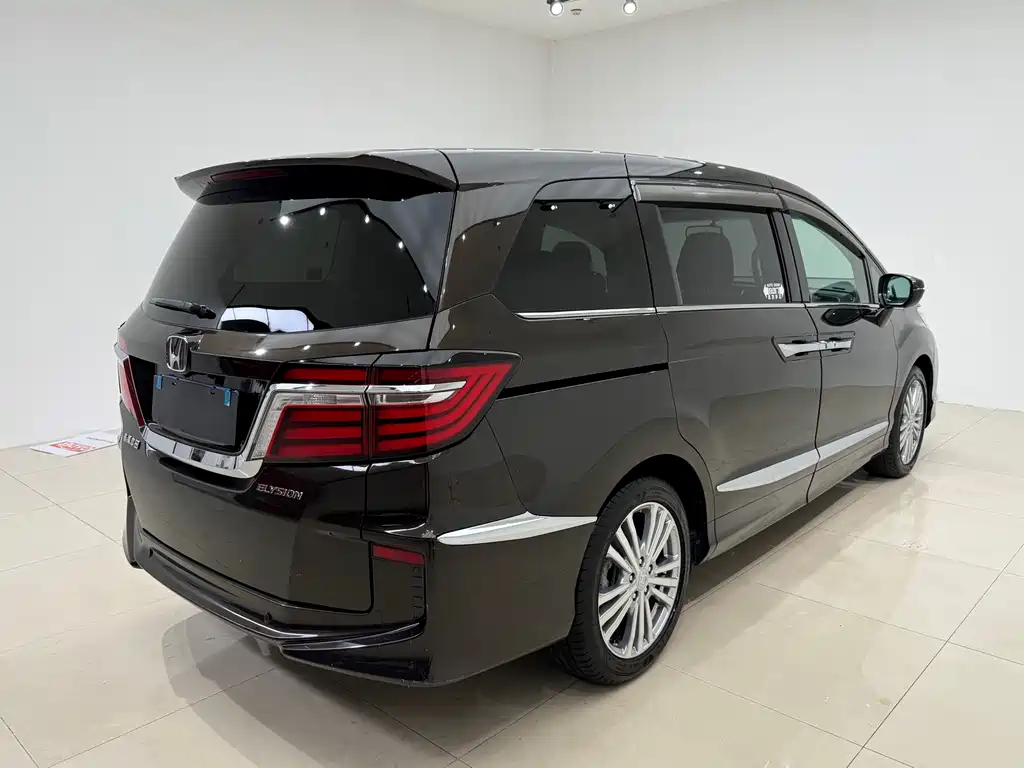 Elysion 2.4 L Luxury