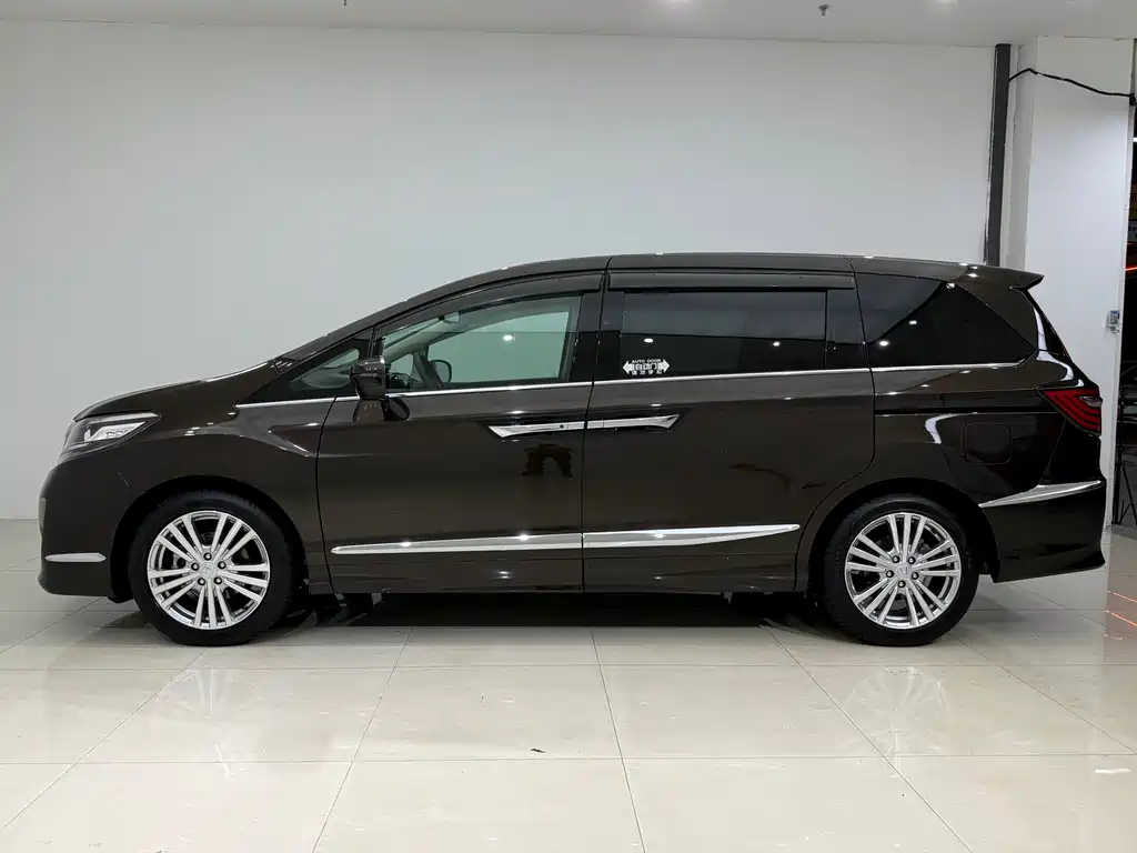 Elysion 2.4 L Luxury