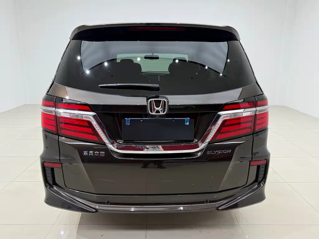 Elysion 2.4 L Luxury