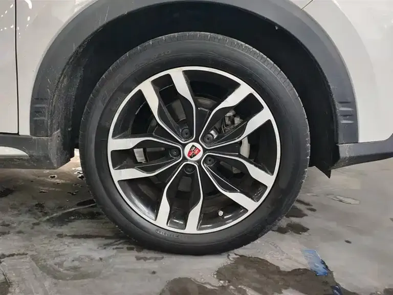 Roewe RX5 30 T 2 WD Auto Internet Smart Enjoyment