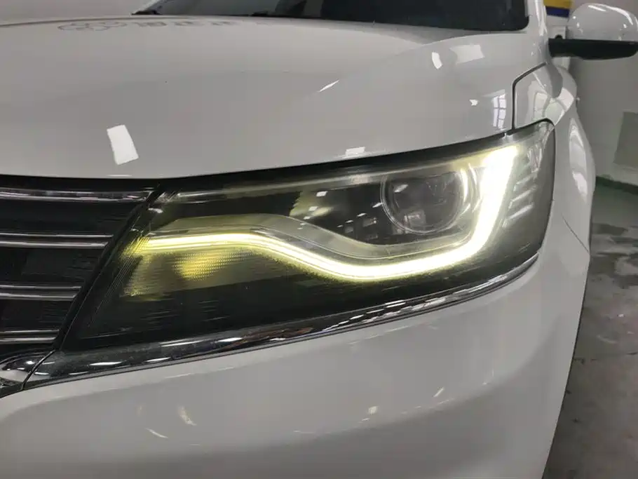 Roewe RX5 30 T 2 WD Auto Internet Smart Enjoyment