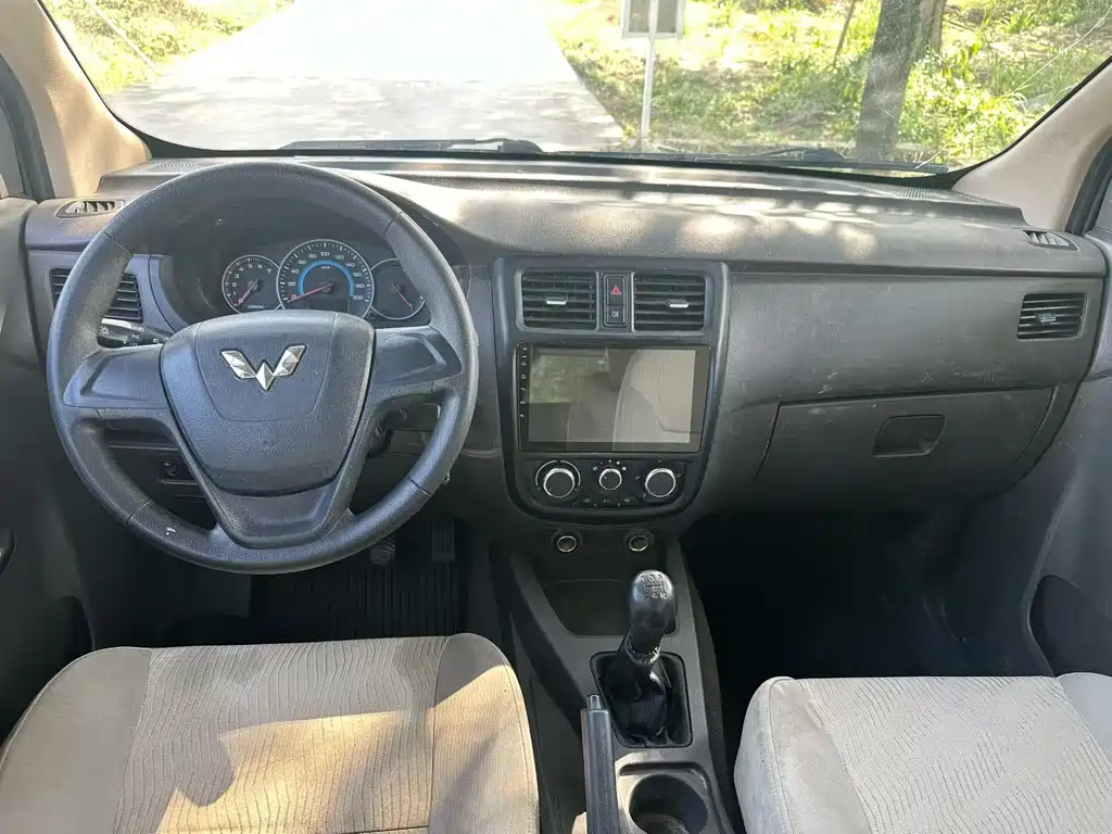 Wuling Rongguang V 1.5 L Standard