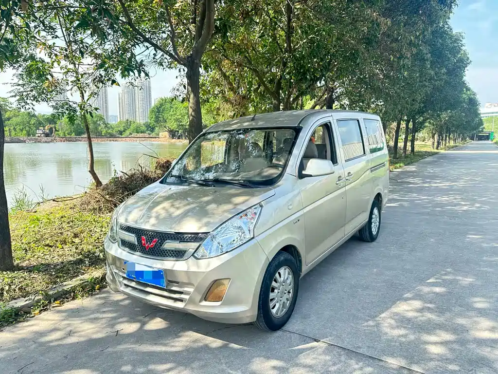 Wuling Rongguang V 1.5 L Standard