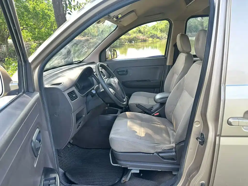 Wuling Rongguang V 1.5 L Standard