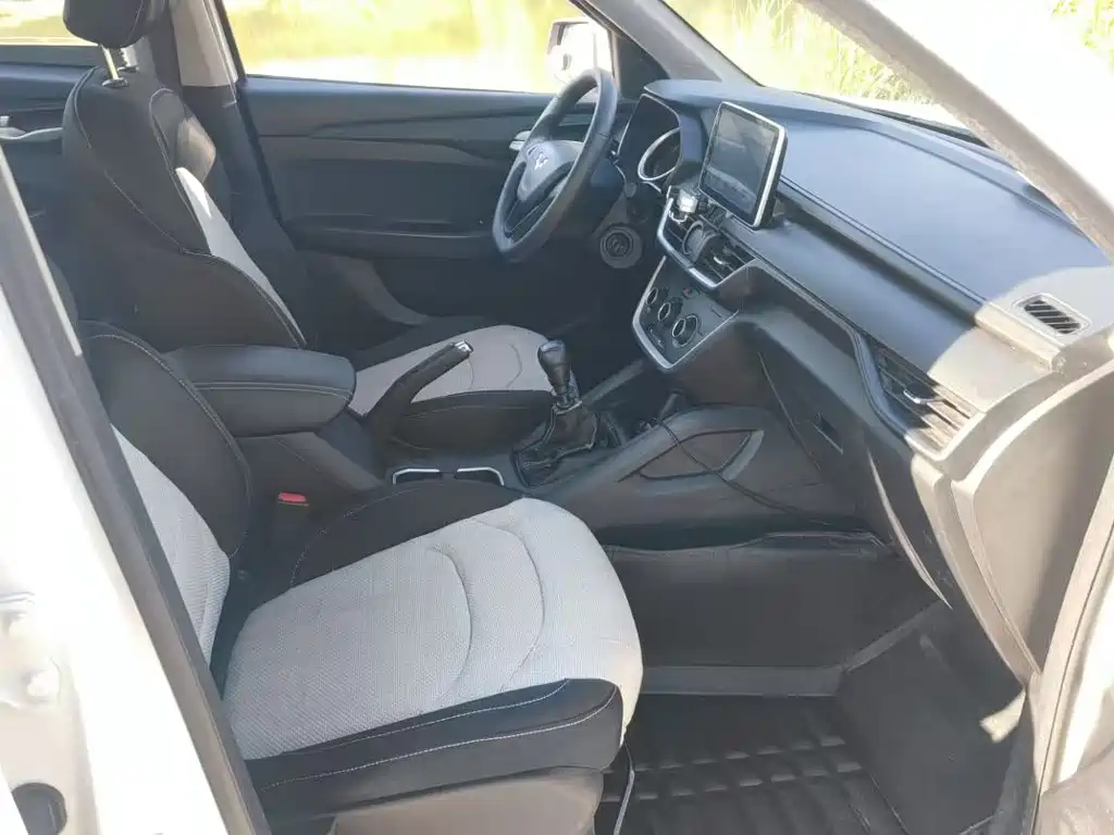 Wuling Hongguang S3 1.5 L Manual Standard CN-V
