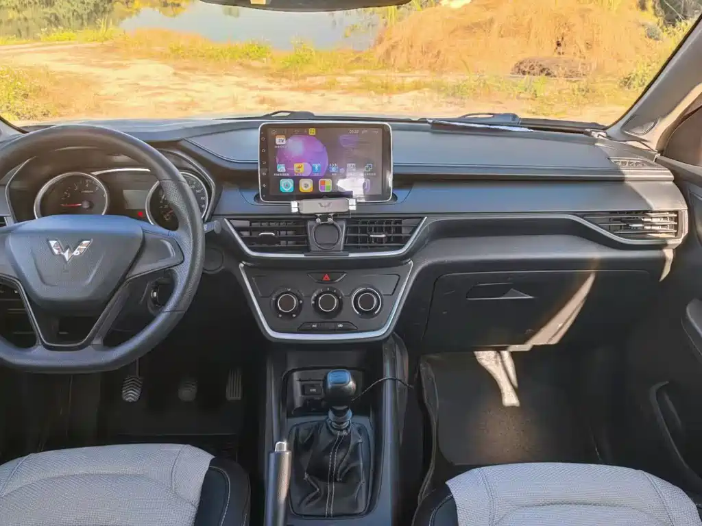 Wuling Hongguang S3 1.5 L Manual Standard CN-V