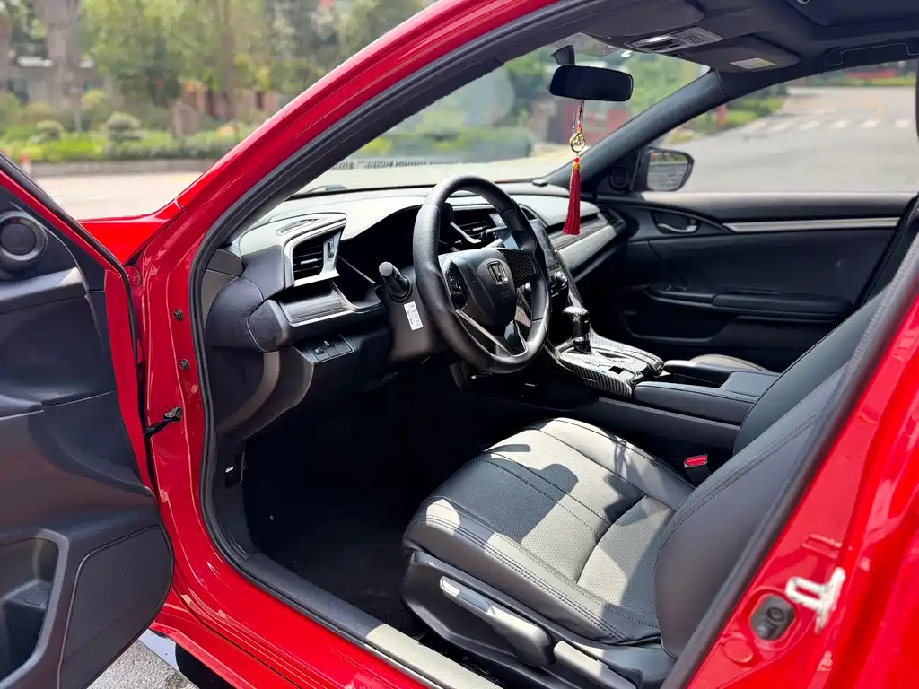 Civic HATCHBACK 220 TURBO CVT New Sharp Control