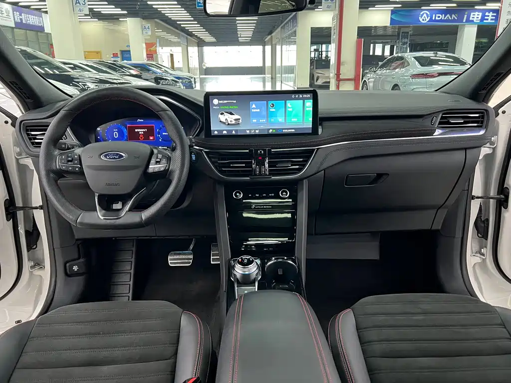 Escape EcoBoost 245 4 WD Indulge ST-LINE