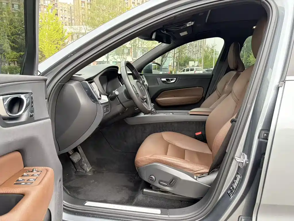 Volvo XC60 T5 4 WD Smart Ease Luxury