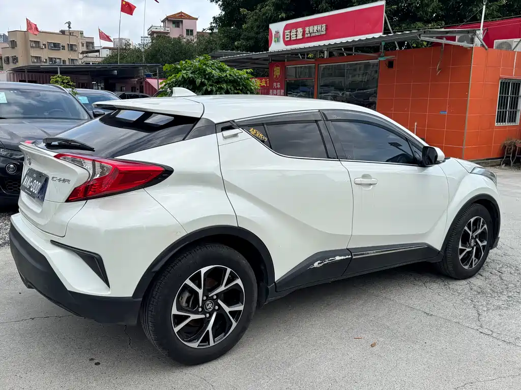 Toyota C-HR 2.0 L Leading Sunroof CN-V