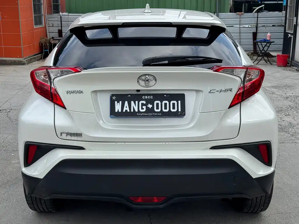 Toyota C-HR 2.0 L Leading Sunroof CN-V