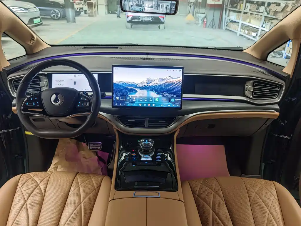 Denza D9 DM-i Smart Drive 1020 4 WD Flagship