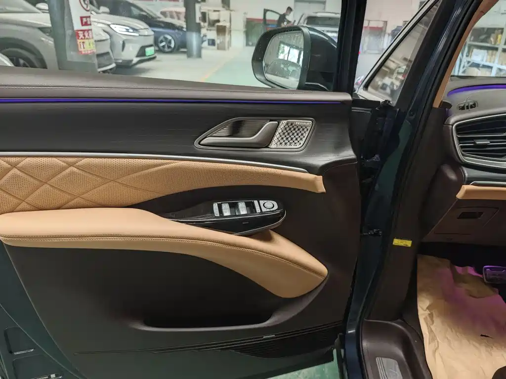 Denza D9 DM-i Smart Drive 1020 4 WD Flagship