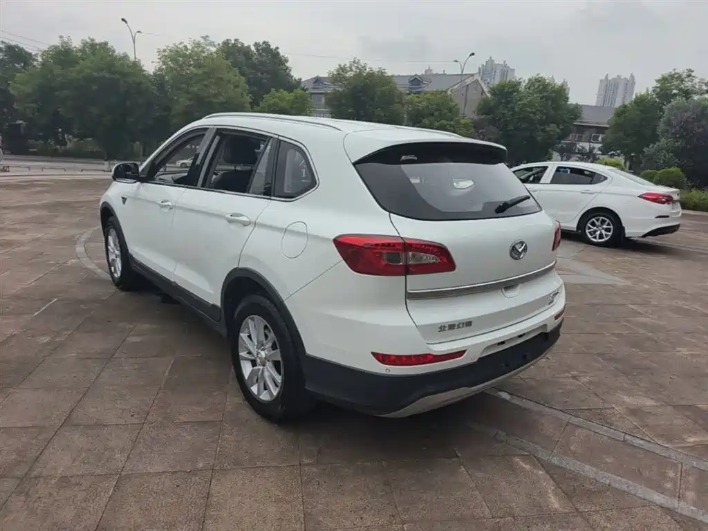 BAIC Huansu S6 1.5 T Manual Leading