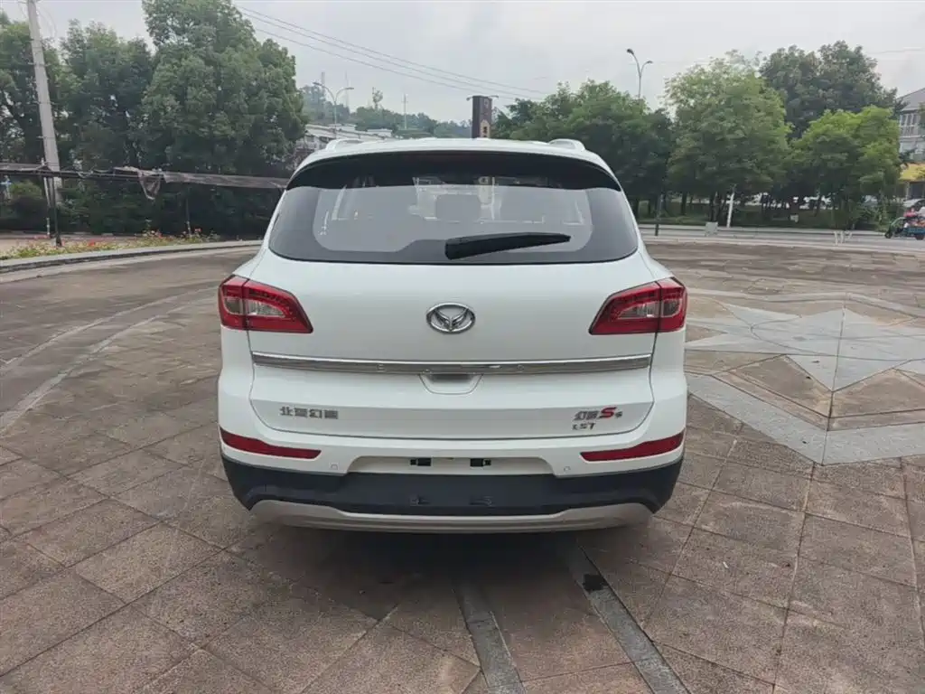 BAIC Huansu S6 1.5 T Manual Leading