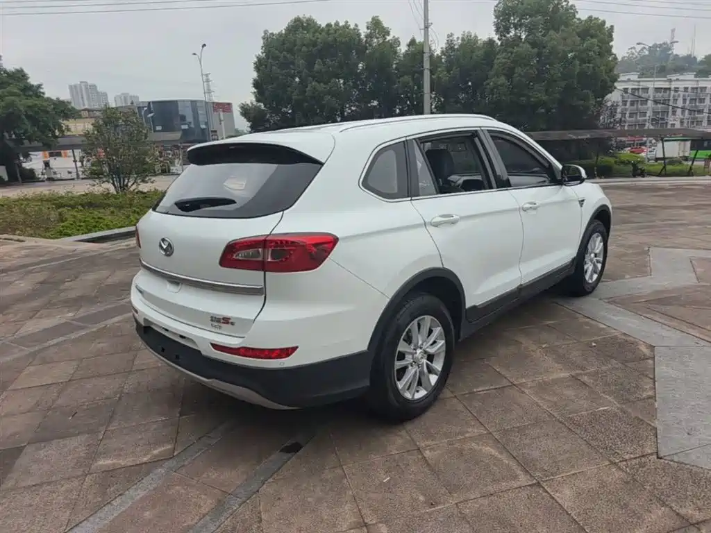 BAIC Huansu S6 1.5 T Manual Leading