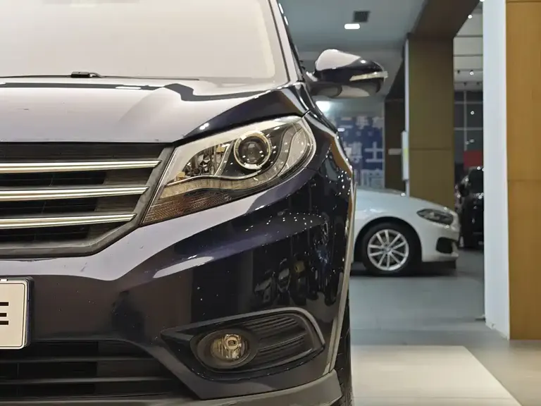 Dongfeng Fengguang 580 1.5 T Manual Luxury