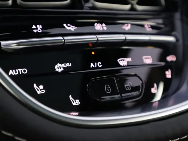 Aston Martin DBX 3.0 T STRAIGHT-SIX