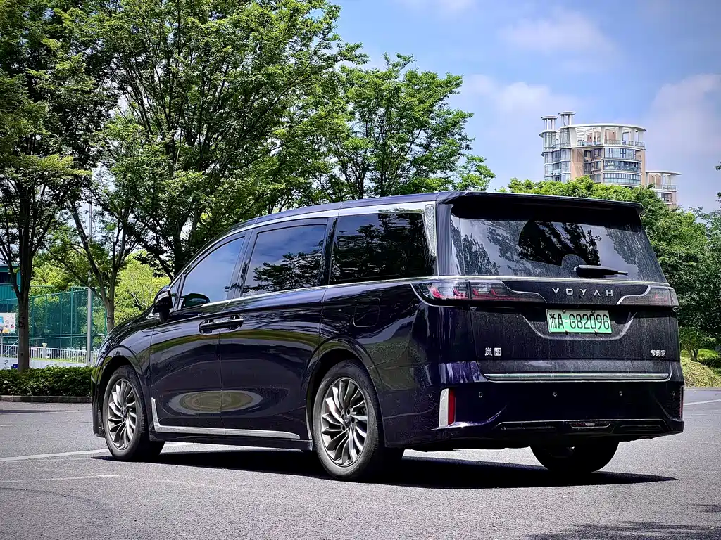 Voyah Dreamer PHEV Ultra Long Range Flagship