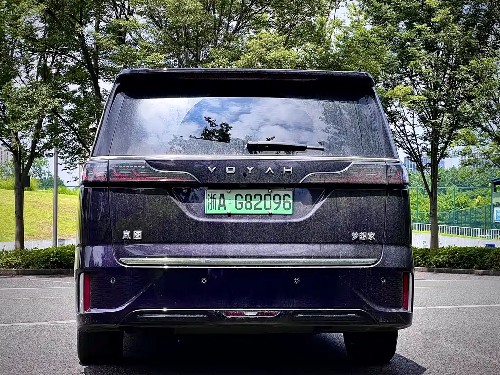 Voyah Dreamer PHEV Ultra Long Range Flagship