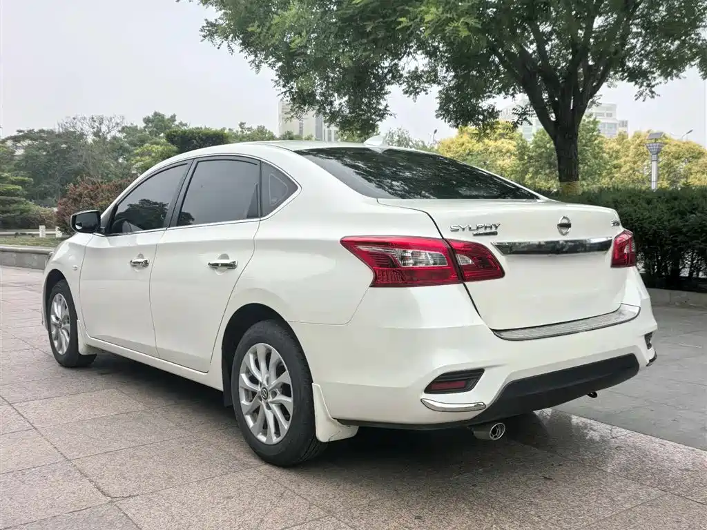 Sylphy Facelift Classic 1.6 XE CVT Comfort