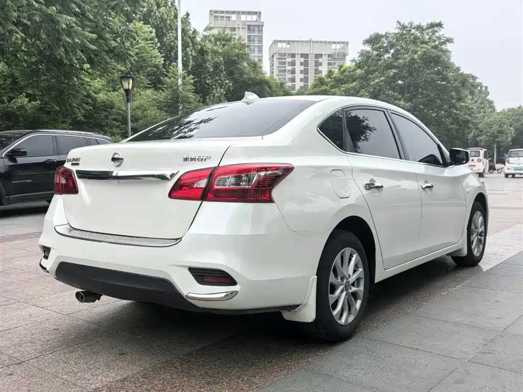 Sylphy Facelift Classic 1.6 XE CVT Comfort