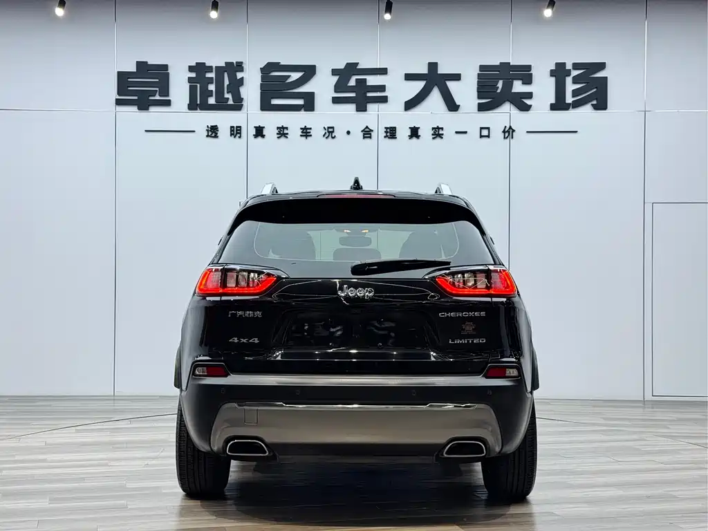 Cherokee 2.0 T 4 WD Explore Enjoyment CN-VI