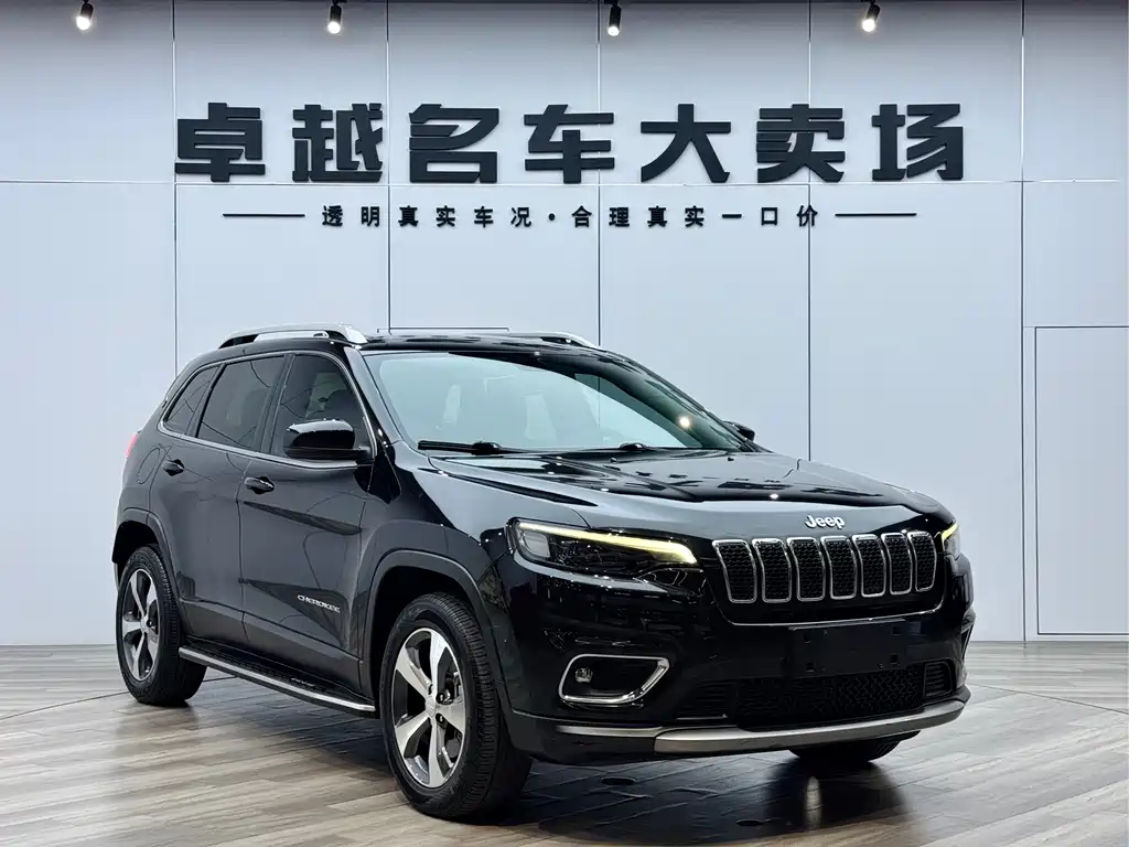 Cherokee 2.0 T 4 WD Explore Enjoyment CN-VI
