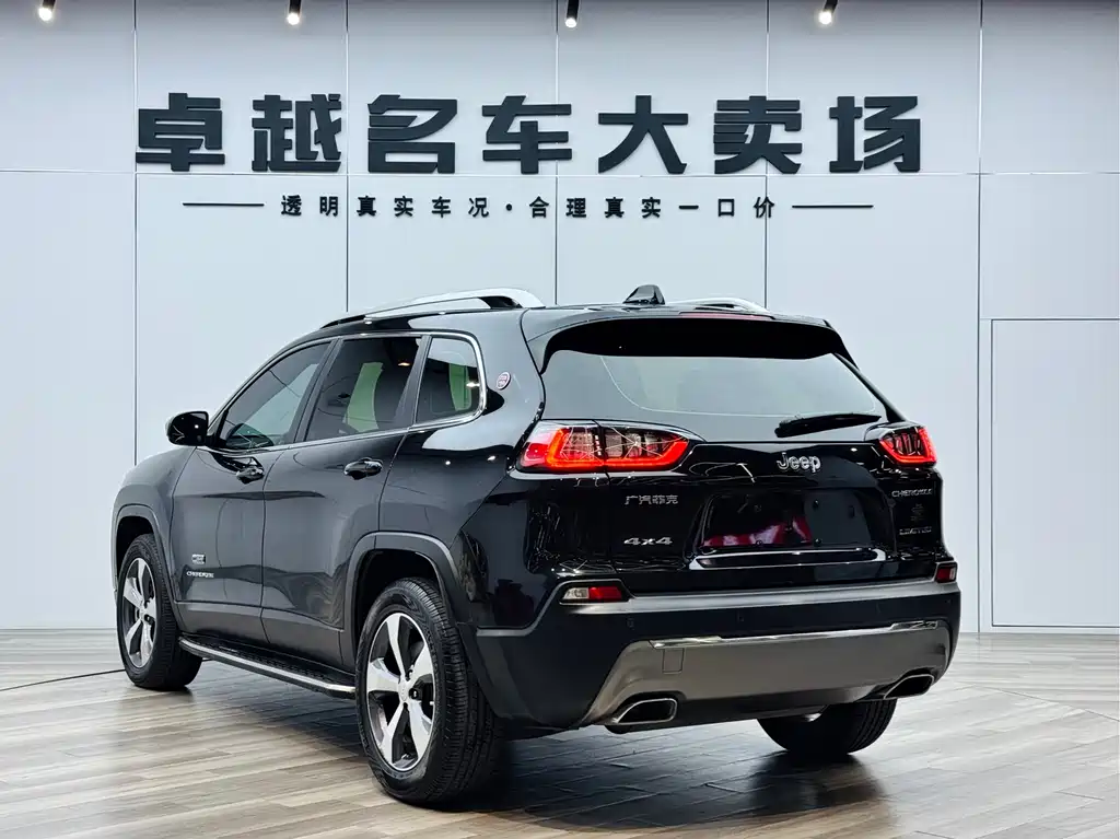Cherokee 2.0 T 4 WD Explore Enjoyment CN-VI