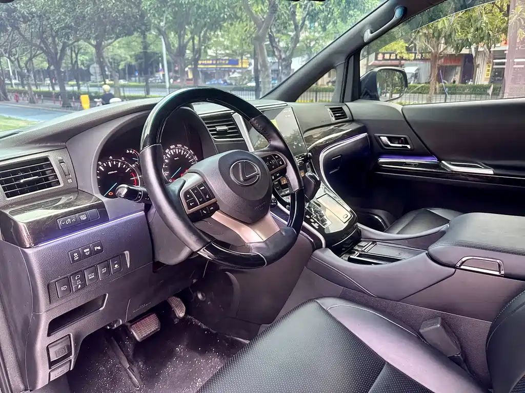 Alphard 3.5 L Luxury