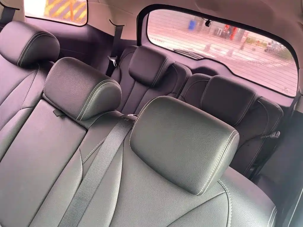 Song MAX 1.5 T Auto Connected Luxury 6-seat